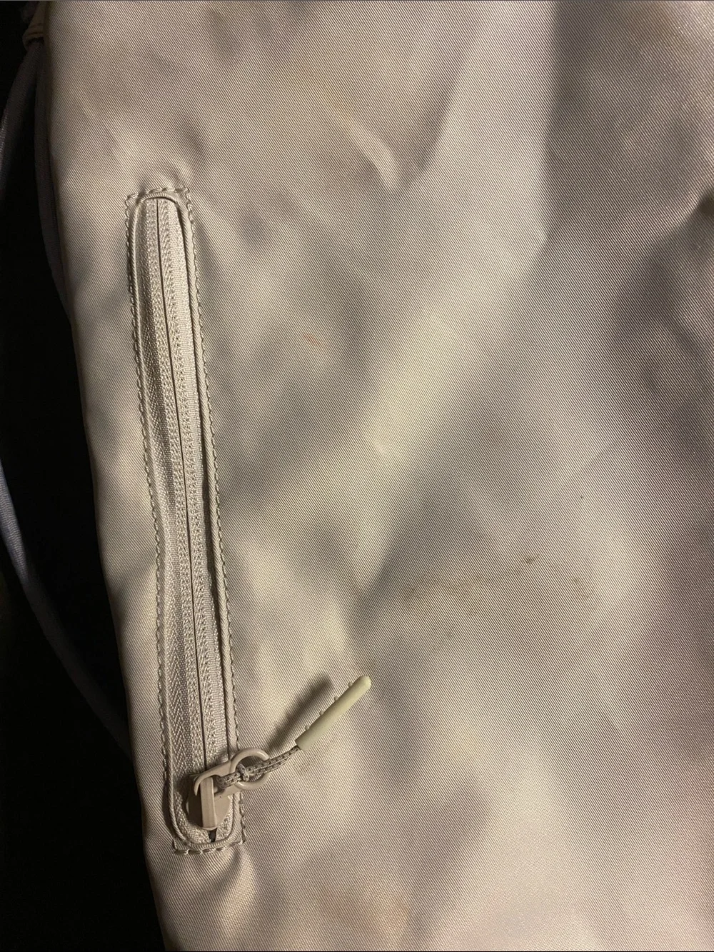! Lululemon Lightweight Gym Sack Bag Backpack 13L light grey pre-owned eith spot